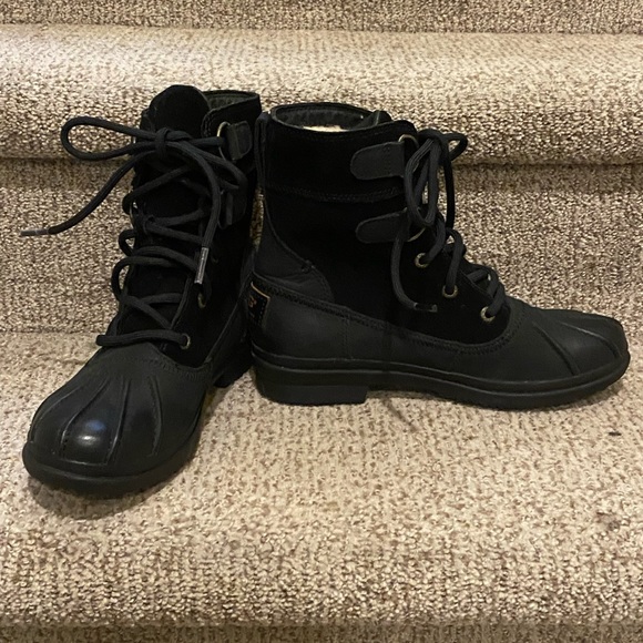 UGG Women's Azaria Winter Boot Duck Boot Black Size 5.5 - Picture 2 of 6